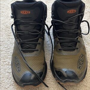 Keen Black and Brown Athletic Shoes with High-Top Design and Lace-Up Closure